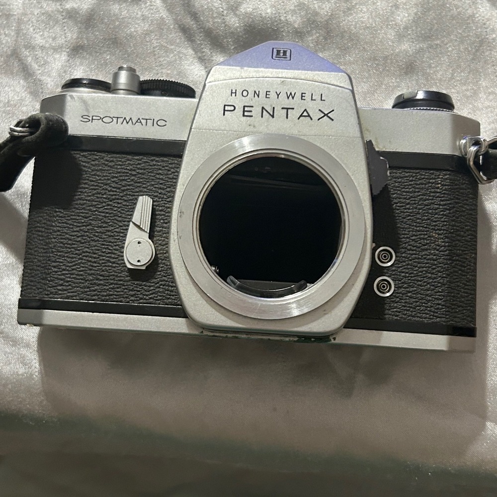 Honeywell Pentax Spotmatic 35mm SLR Film Camera Body Silver Asahi Japan M42